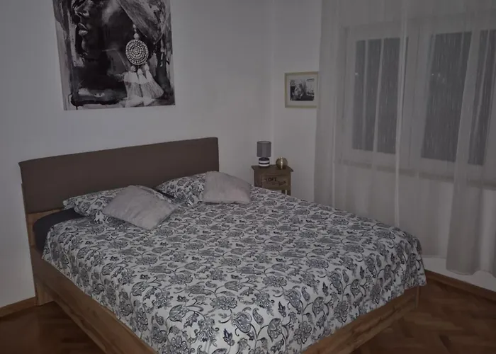 Dorothy Apartment