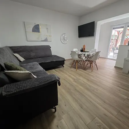 Dorothy Apartment *